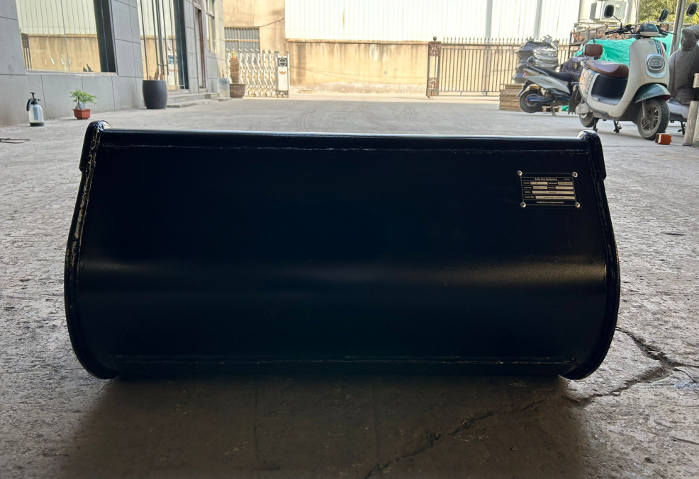 Blank 32" 2-4 Ton Clean up Bucket no Lugging