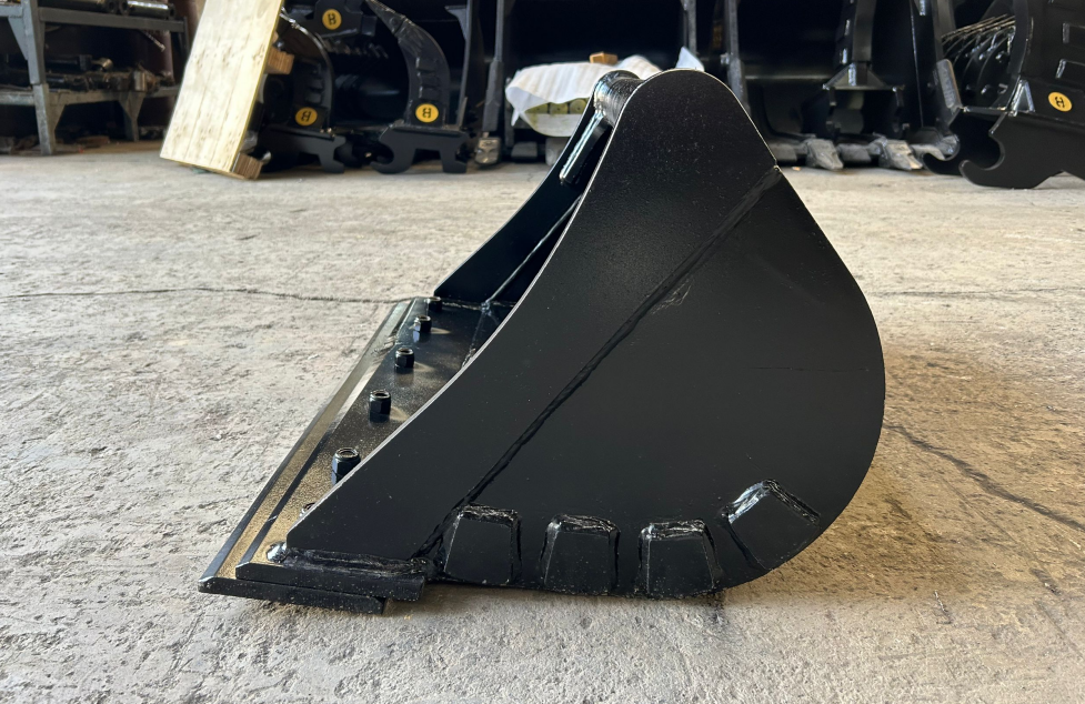 Blank 32" 2-4 Ton Clean up Bucket no Lugging