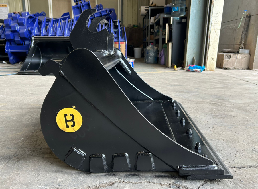 Image of 36" Clean up Bucket Fits John Deere 26 - John Deere 35 Wedge from Bully Dog Equipment.