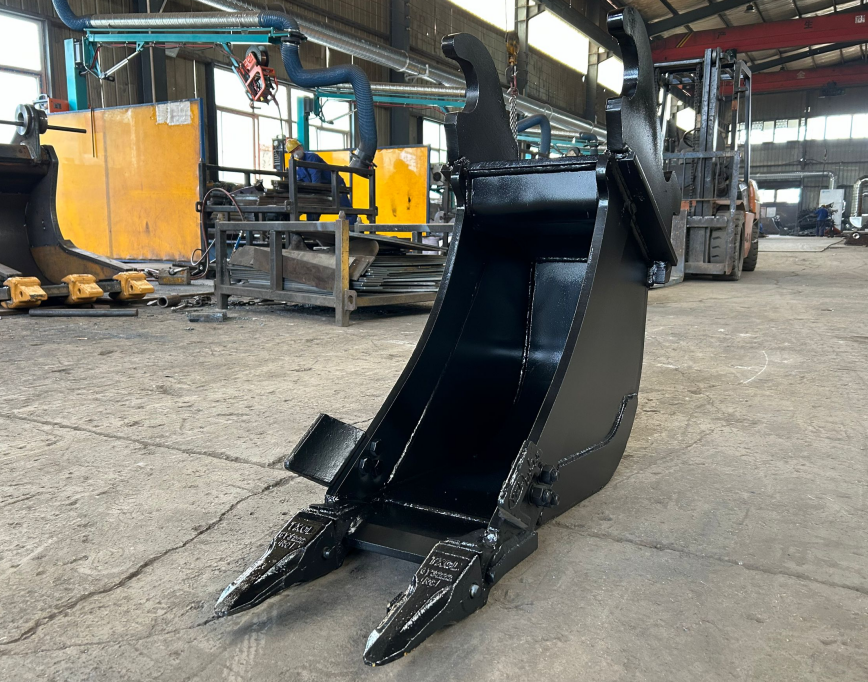 Image of 18" Excavator Trenching Bucket for 4 Ton - 6 Ton Excavator from Bully Dog Equipment.