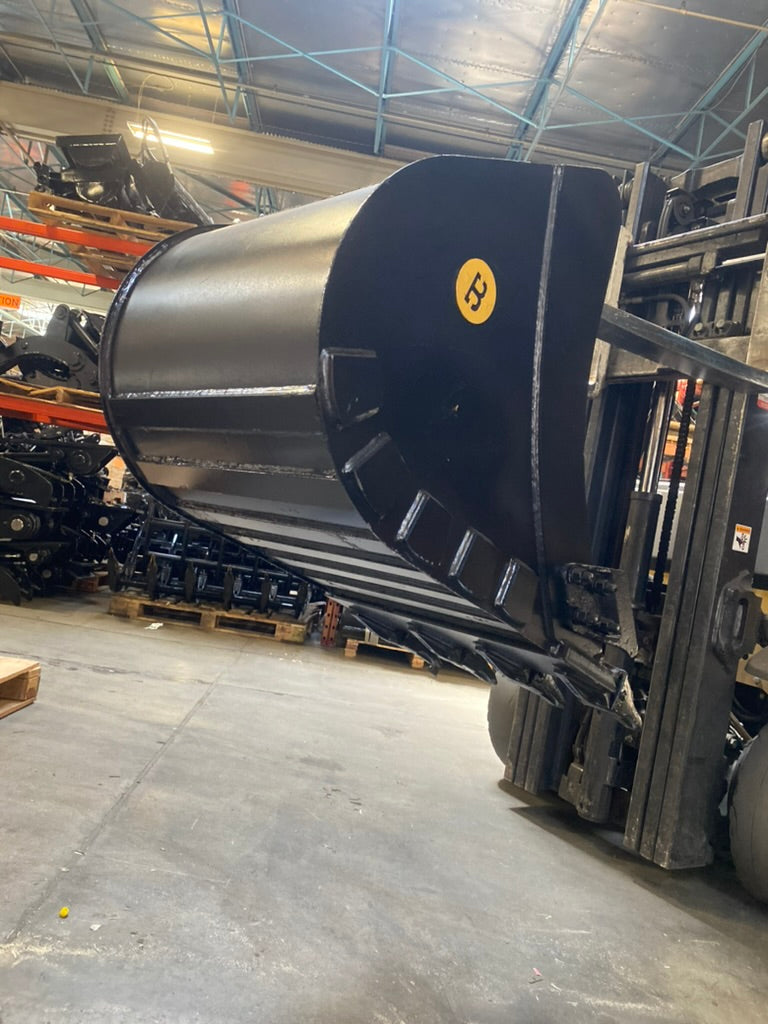 18" Excavator Digging Bucket for 3 Ton - 6 Ton Excavator - construction equipment available in Vancouver, BC.