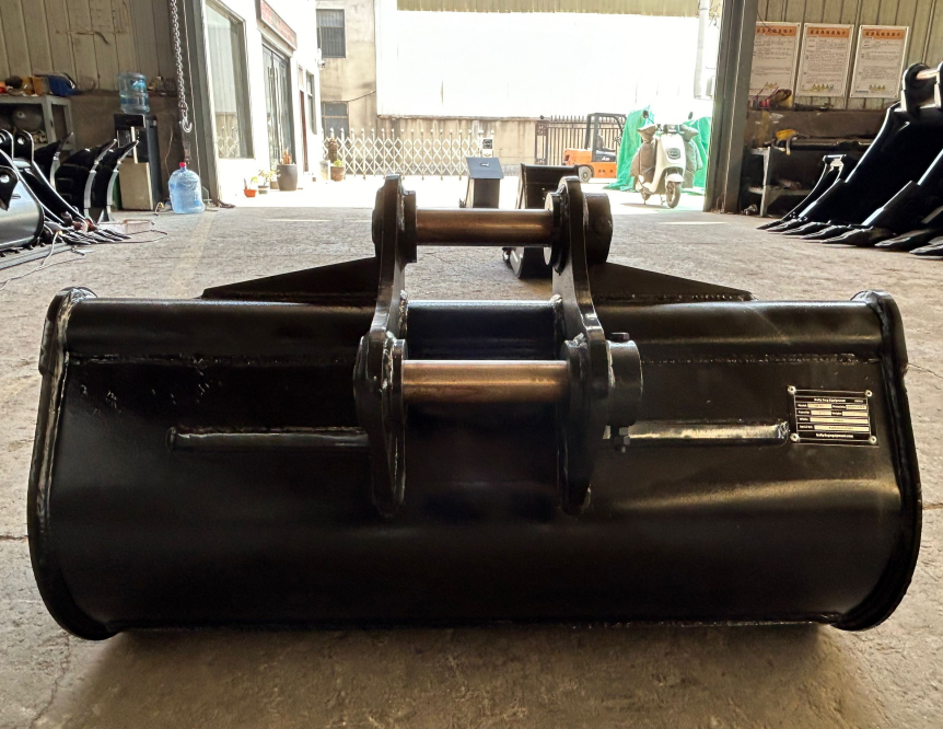 36" Clean up Bucket Fits Cat 303 - Cat 304 Pin Grabber Coupler for sale at Bully Dog Equipment in Vancouver, BC.