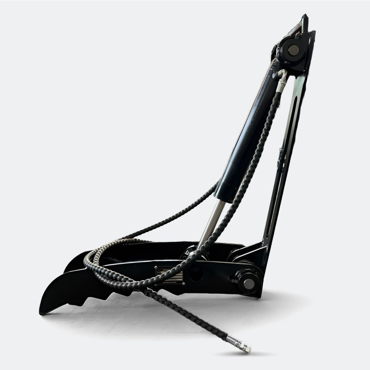 24" Hydraulic Thumb, 2 ton – 3 ton Excavator - Bully Dog Equipment