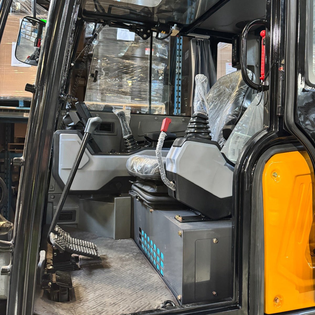 7 ton Closed Cab Excavator with Kubota Diesel Engine and in Cab Heater - Bully Dog Equipment