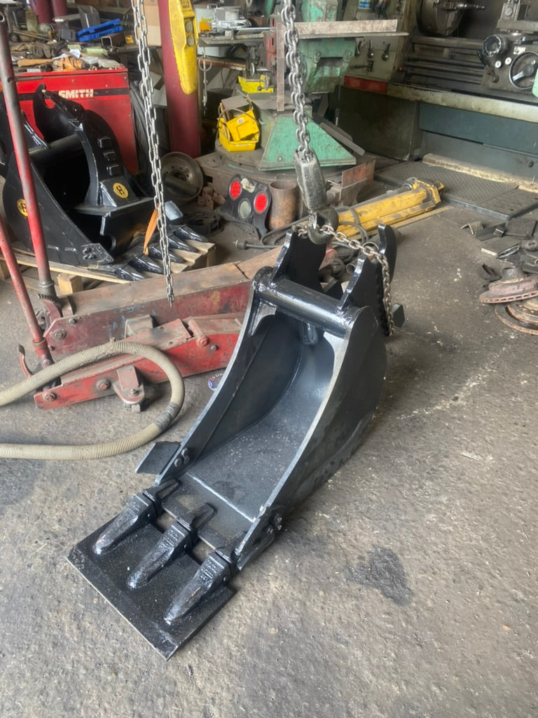 18" Excavator Digging Bucket for 3 Ton - 6 Ton Excavator